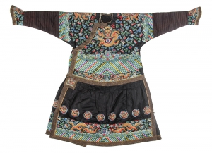 Lot 179. A Rare Embroidered Silk Dragon Robe, Chinese Qing Dynasty, mid 19th c.